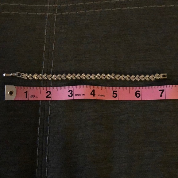 Stunning Crystal Tennis Bracelet - Picture 3 of 7